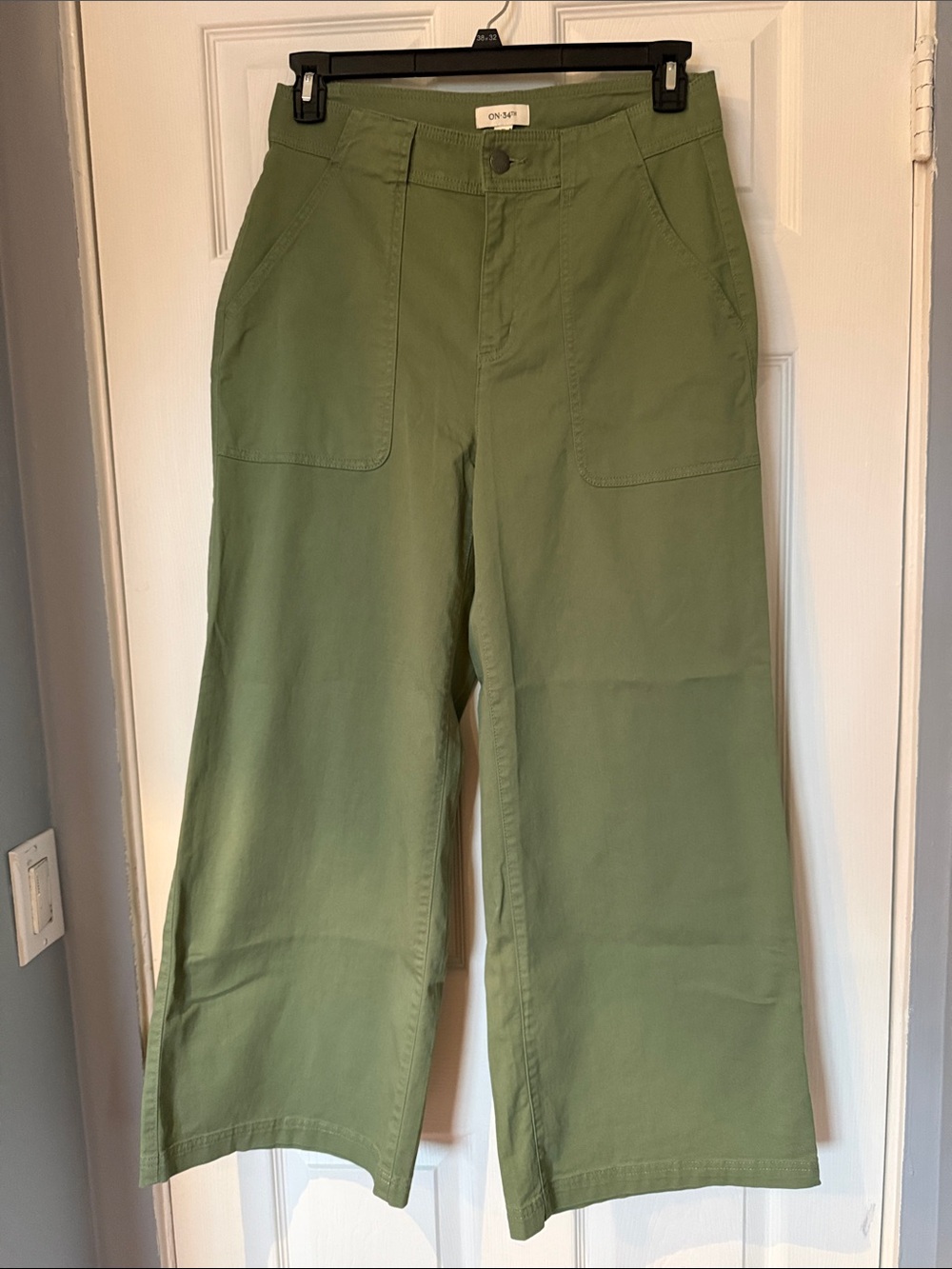Olive Wide-Leg Women’s Pants with Front Patch Pockets